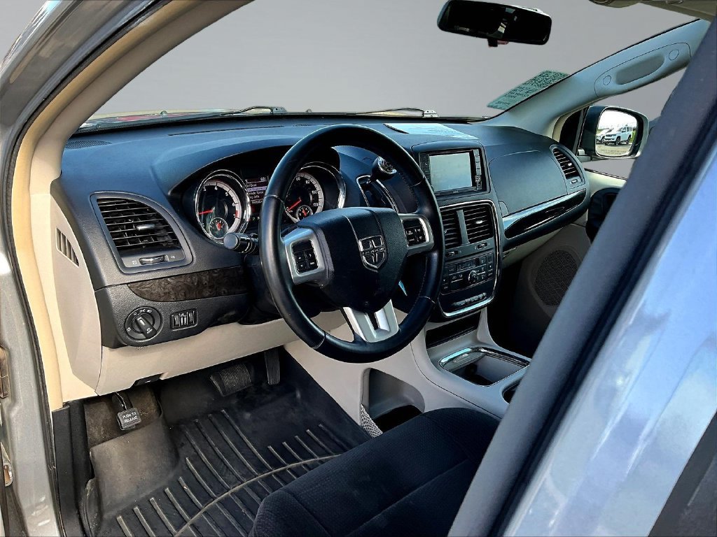 Used 2013 Dodge Grand Caravan Crew FWD image 19