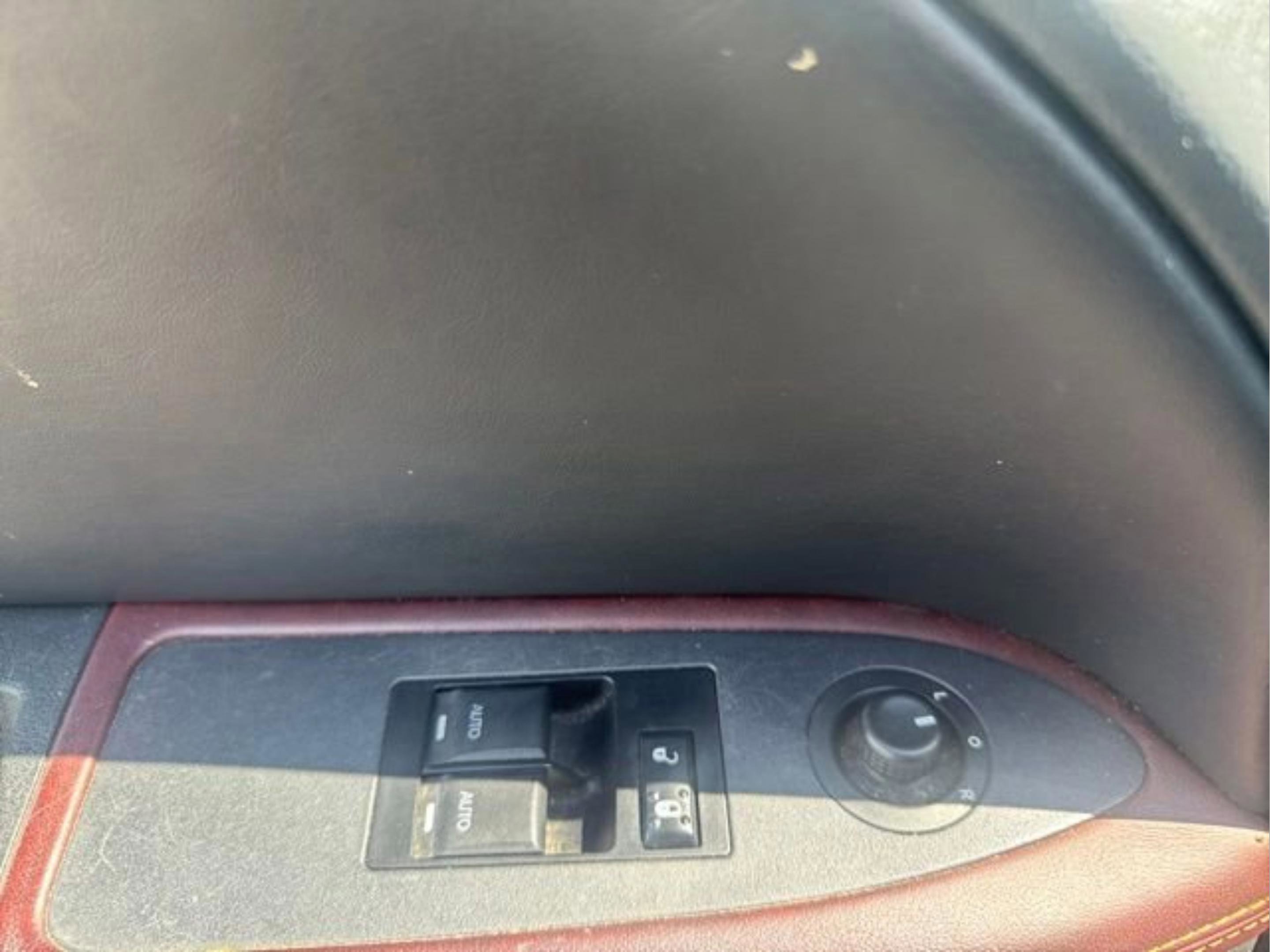 Used 2014 Dodge Challenger R/T RWD image 7