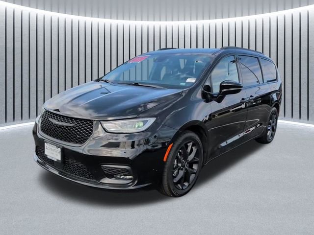 Used 2025 Chrysler Pacifica Limited FWD image 12