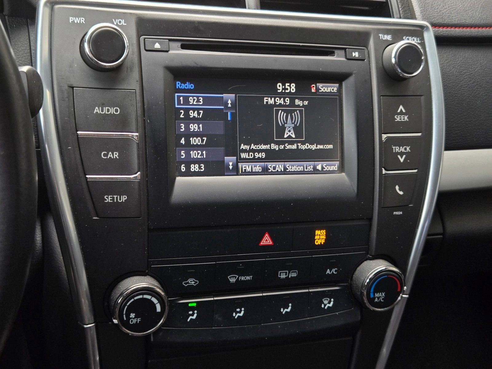 Used 2016 Toyota Camry SE image 14