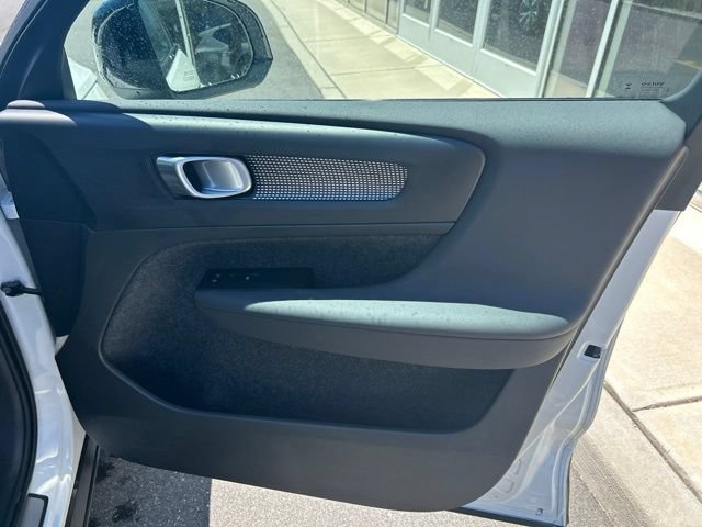 Certified 2025 Volvo XC40 B5 Plus AWD/4WD image 14