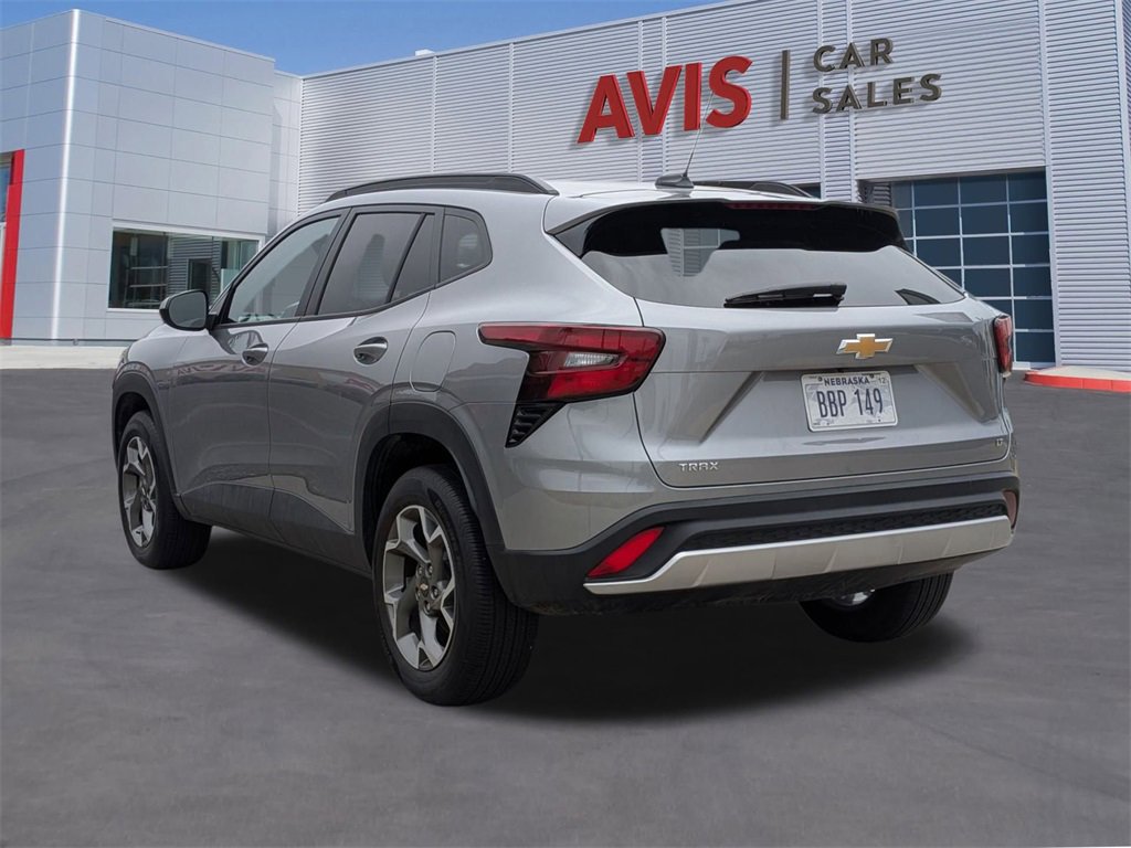 Used 2025 Chevrolet Trax LT w/ LT Convenience Package image 9