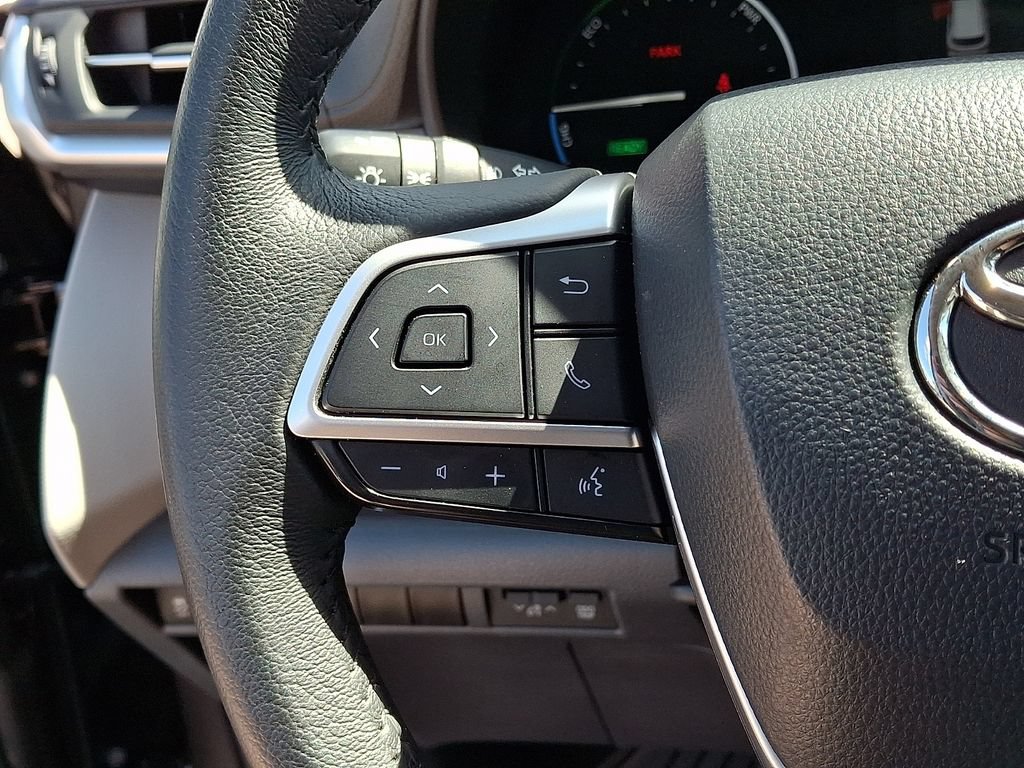 Used 2023 Toyota Sienna XLE FWD image 22