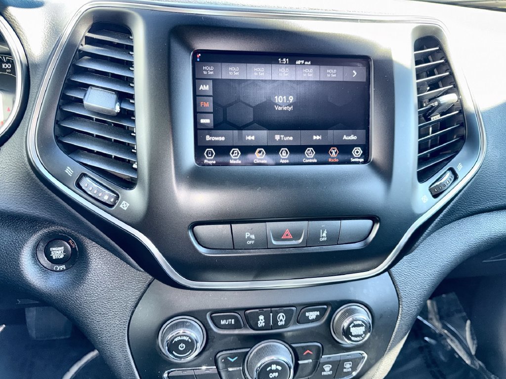Used 2021 Jeep Cherokee Latitude Plus AWD/4WD image 12