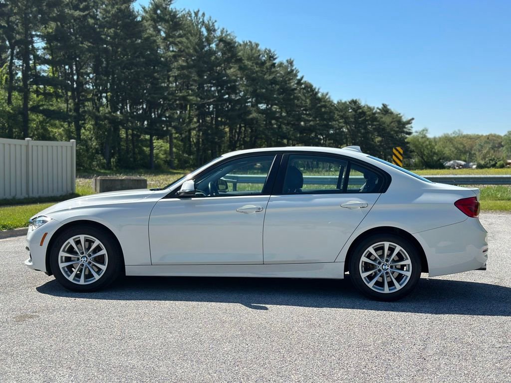 Used 2018 BMW 320i xDrive Sedan w/ Convenience Package AWD/4WD image 4