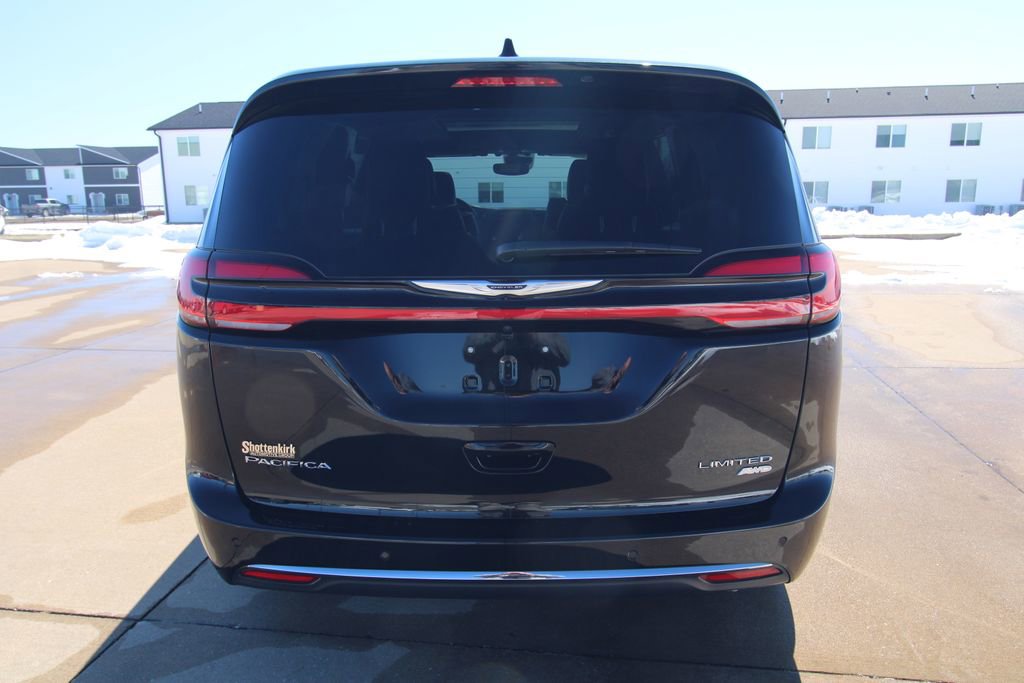New 2026 Chrysler Pacifica Limited image 15