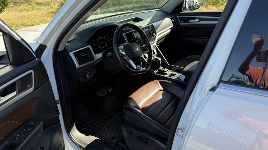 Used 2023 Volkswagen Atlas SEL Premium AWD/4WD image 3