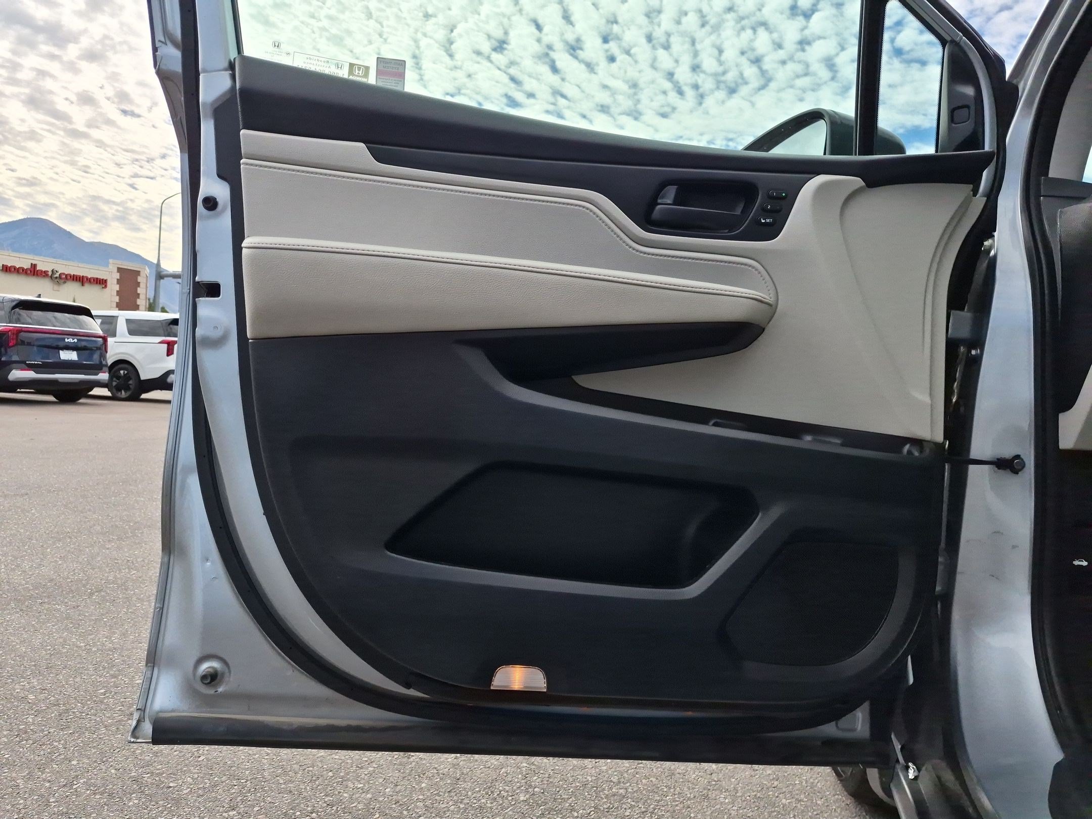 Used 2025 Honda Odyssey EX-L image 15
