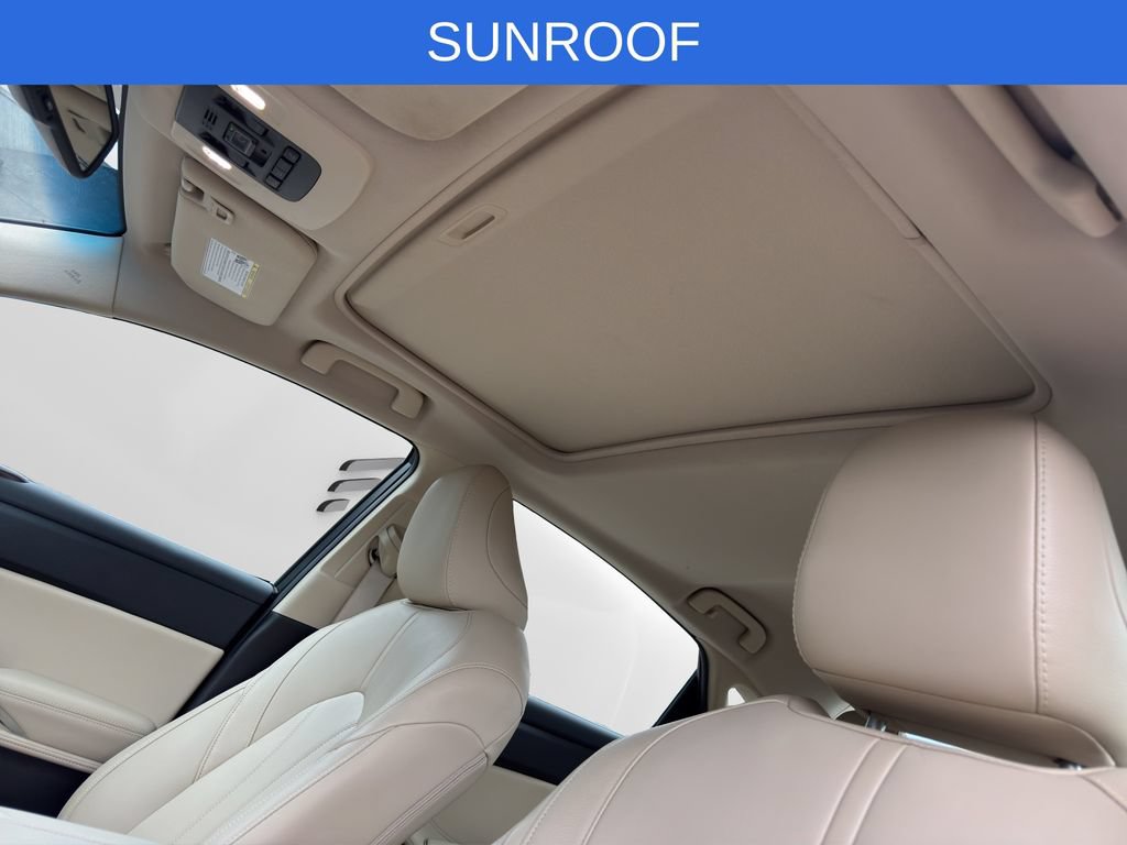 Used 2022 Toyota Avalon XLE w/ Moonroof Package FWD image 2