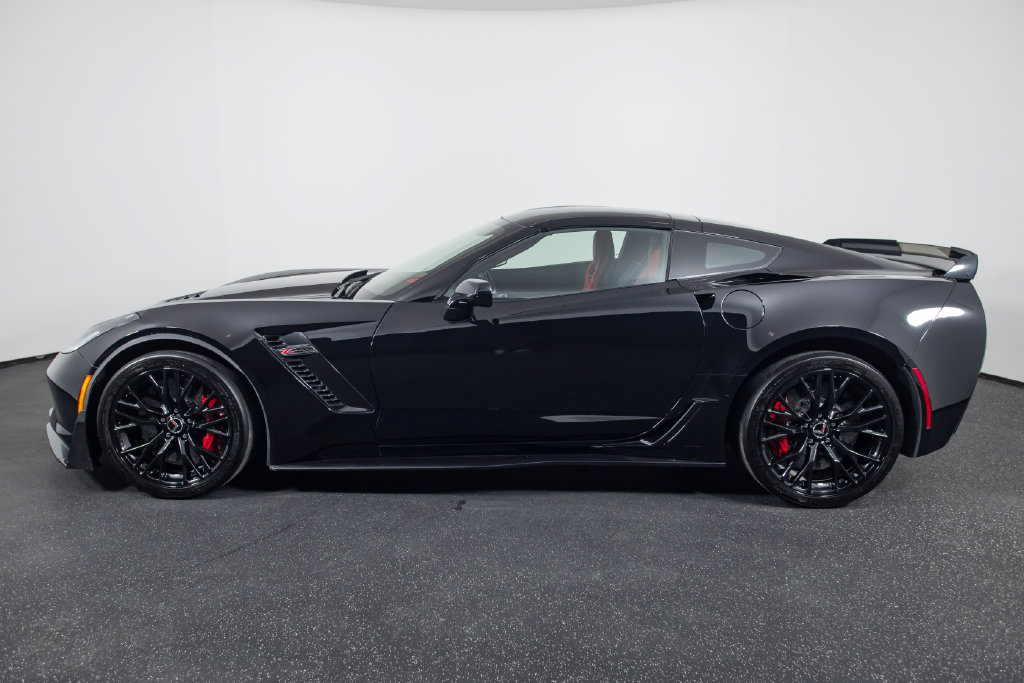 Used 2015 Chevrolet Corvette Z06 w/ 3LZ Preferred Equipment Group RWD image 5