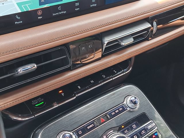 Used 2022 Lincoln Nautilus Reserve FWD image 33