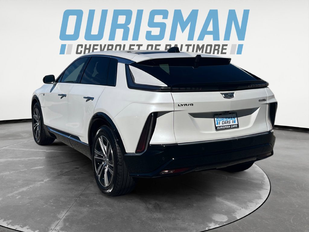Used 2024 Cadillac Lyriq Luxury w/ LPO, Floor Liner Package AWD/4WD image 4