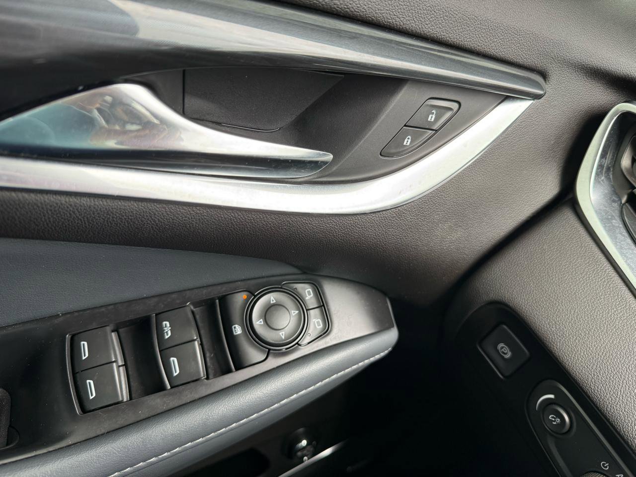 Used 2021 Buick Enclave Essence w/ Sport Touring Edition FWD image 29