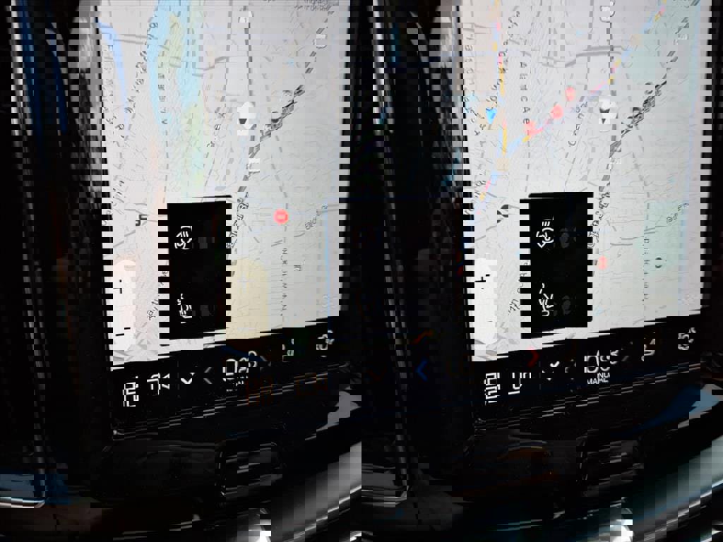 Certified 2025 Volvo XC60 B5 Core image 22