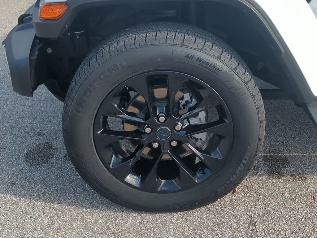 Used 2025 Jeep Wrangler Sahara 4xe image 13