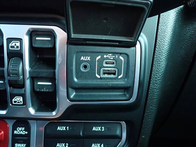 Used 2023 Jeep Gladiator Rubicon w/ Cold Weather Group AWD/4WD image 18