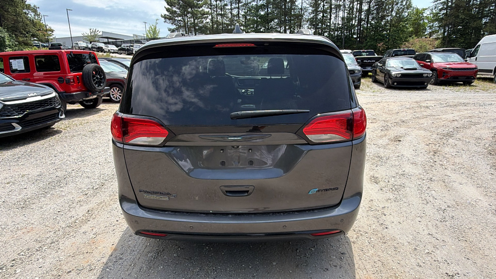 Used 2019 Chrysler Pacifica Limited w/ S Appearance Package FWD image 9