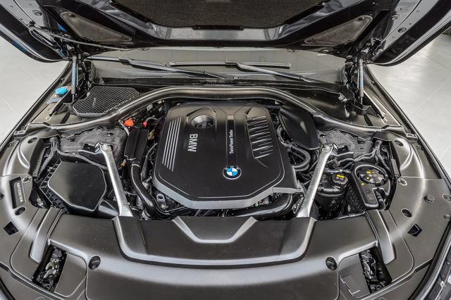 Used 2019 BMW 740i w/ M Sport Package RWD image 17