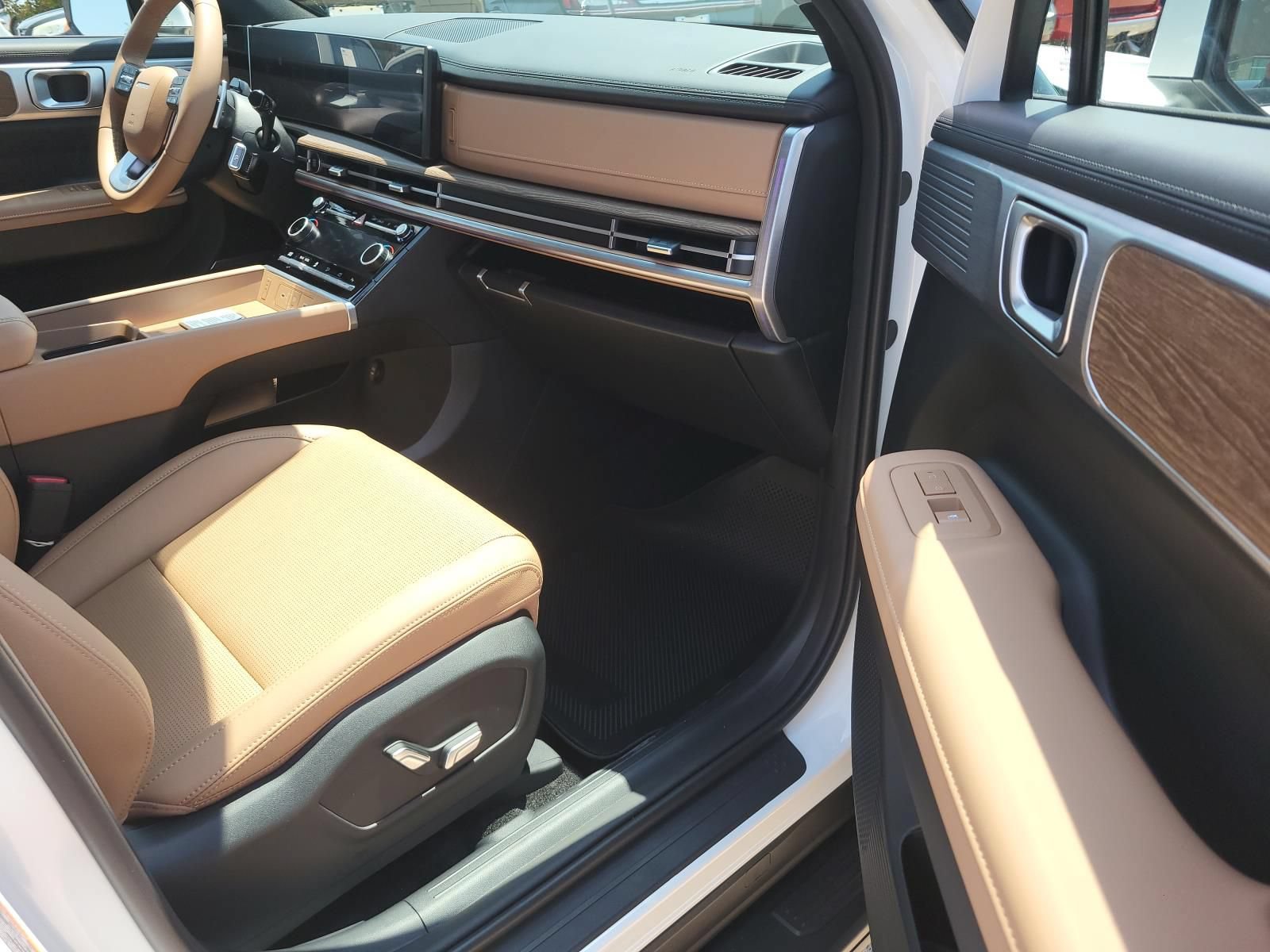 New 2027 Hyundai Santa Fe Limited FWD image 9
