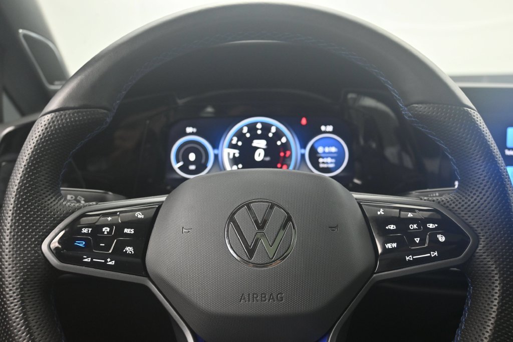 Used 2024 Volkswagen Golf R AWD/4WD image 14