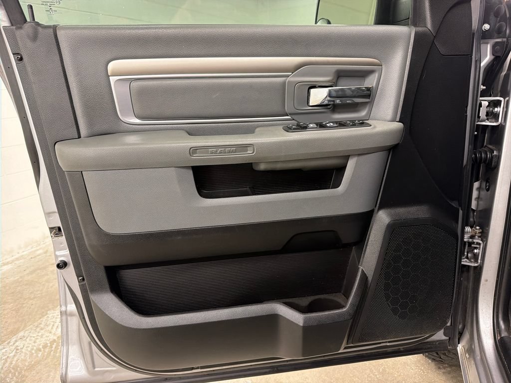 Used 2019 RAM 1500 Classic SLT w/ Luxury Group AWD/4WD image 14