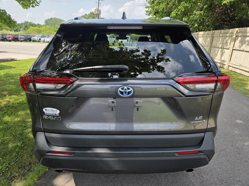 Used 2022 Toyota RAV4 LE AWD/4WD image 4