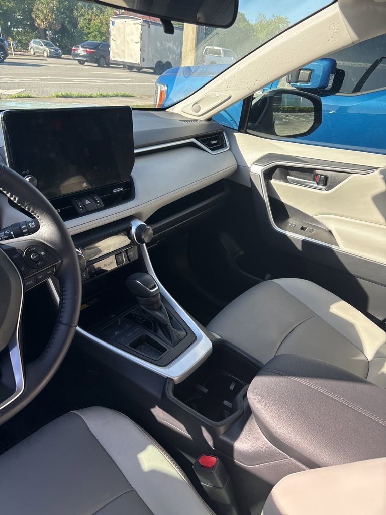 Used 2023 Toyota RAV4 XLE Premium image 7