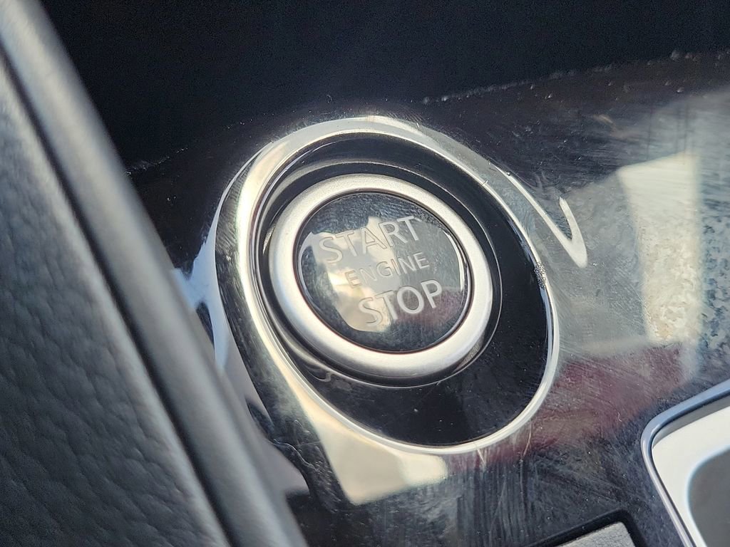 Certified 2022 Nissan Versa SV w/ Trunk Package FWD image 32