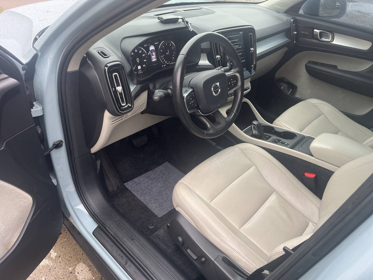 Used 2019 Volvo XC40 T5 Momentum AWD/4WD image 6