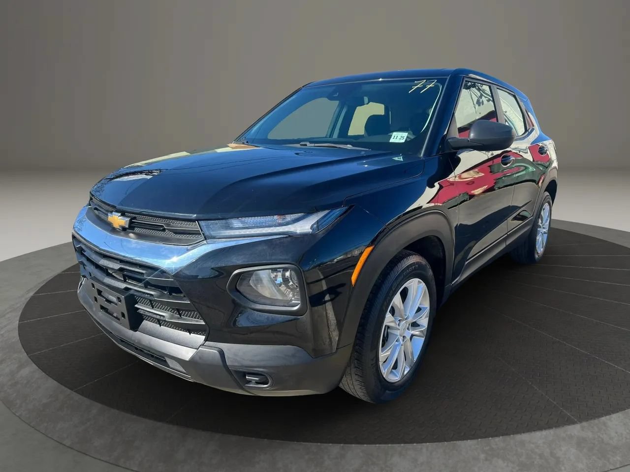 Used 2021 Chevrolet TrailBlazer LS FWD image 1