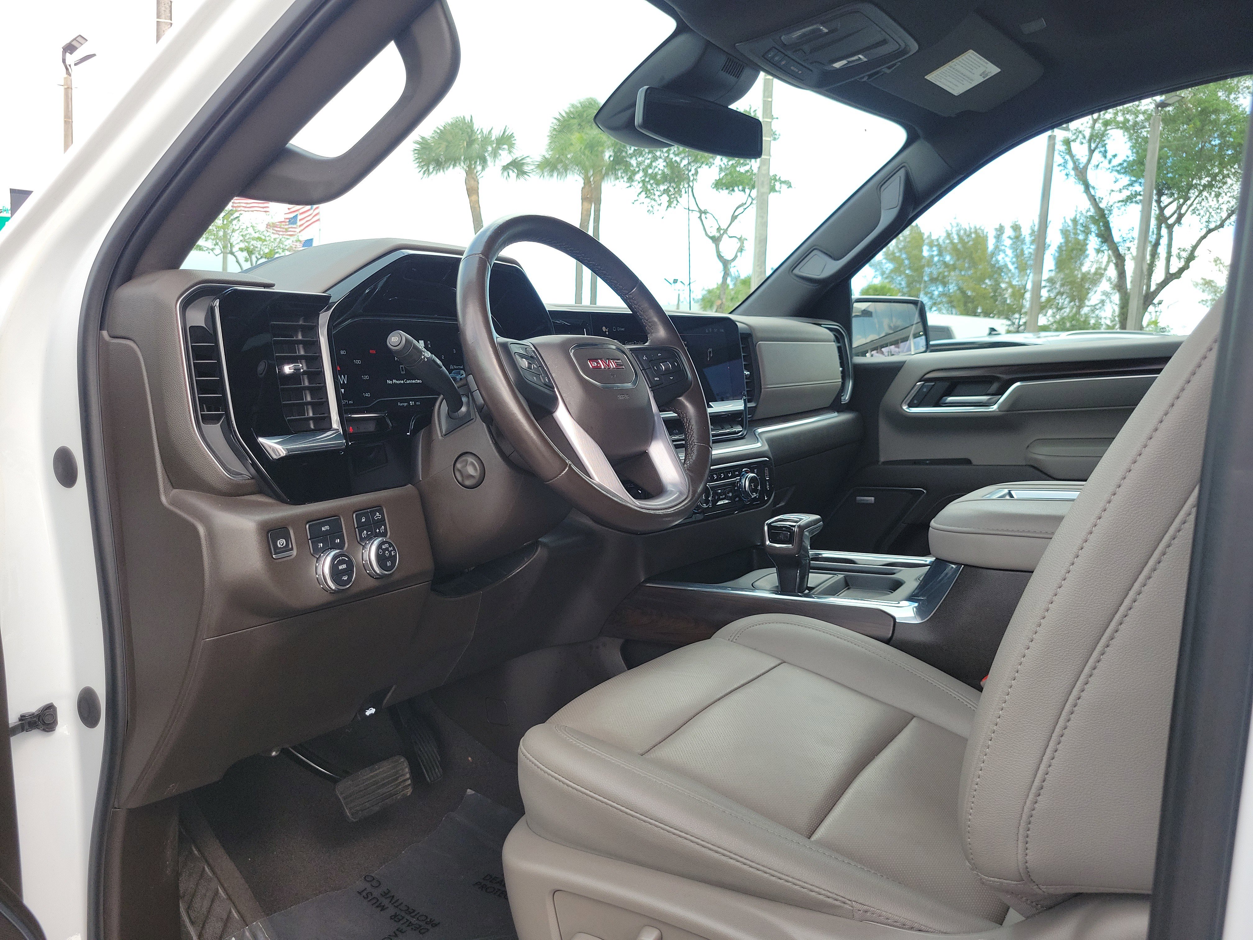 Used 2022 GMC Sierra 1500 SLT w/ SLT Premium Package image 9