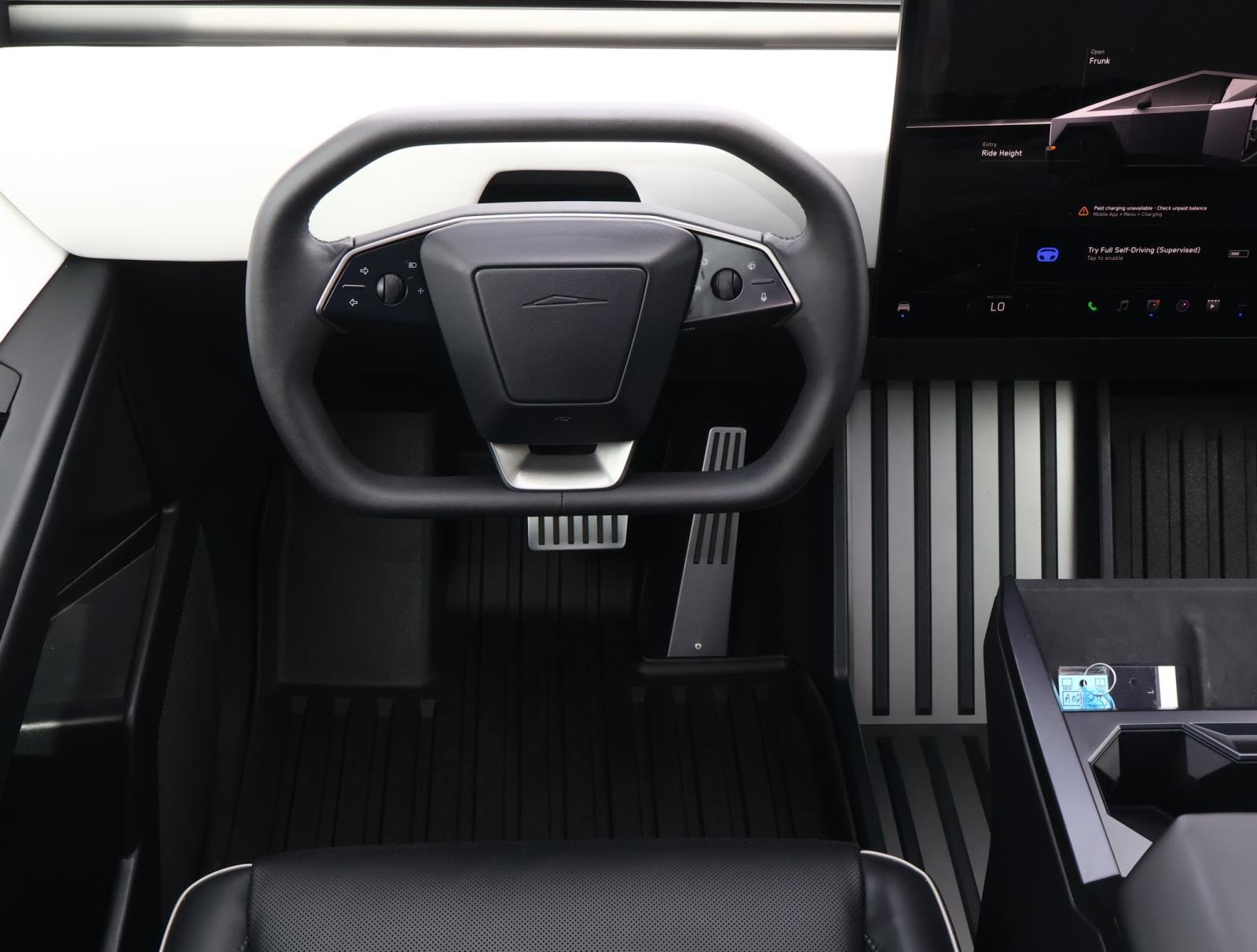 Used 2024 Tesla Cybertruck AWD Crew Cab image 10