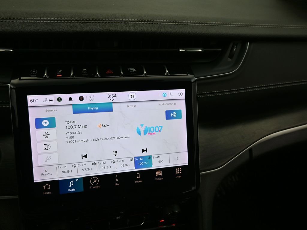 Used 2024 Jeep Grand Cherokee L Limited w/ Black Appearance Package image 24