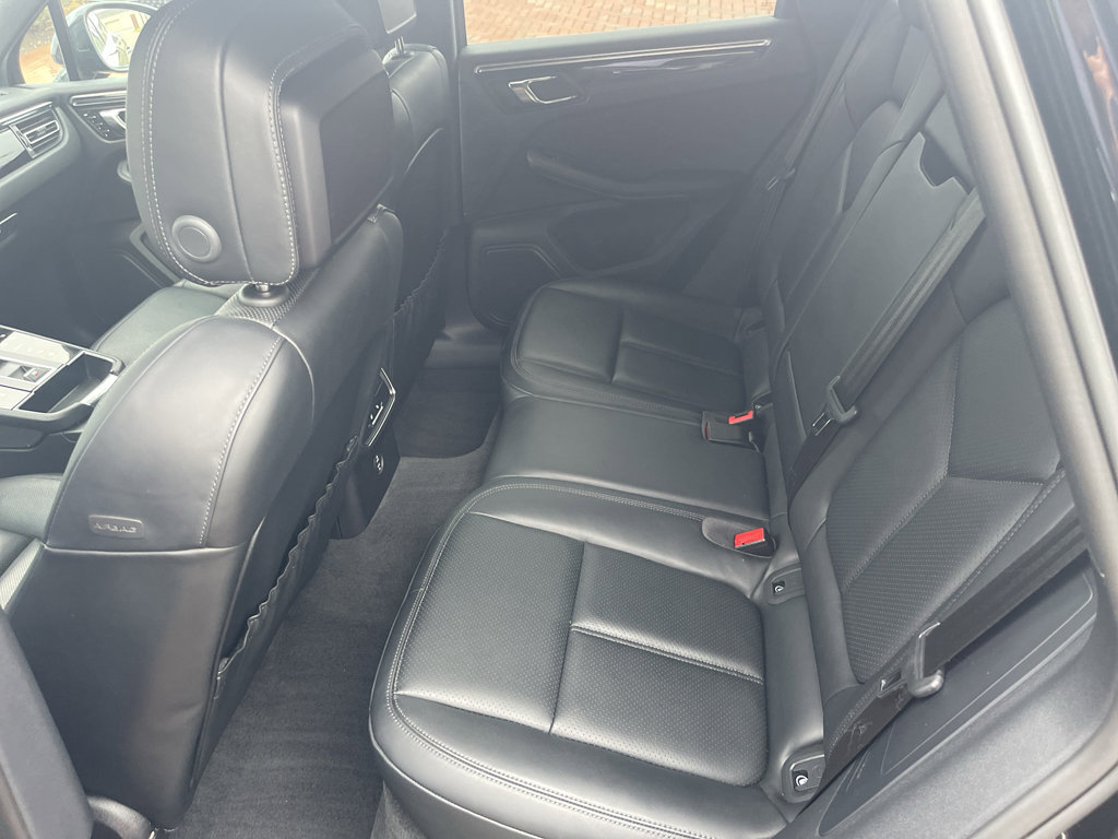Used 2024 Porsche Macan Turbo image 28