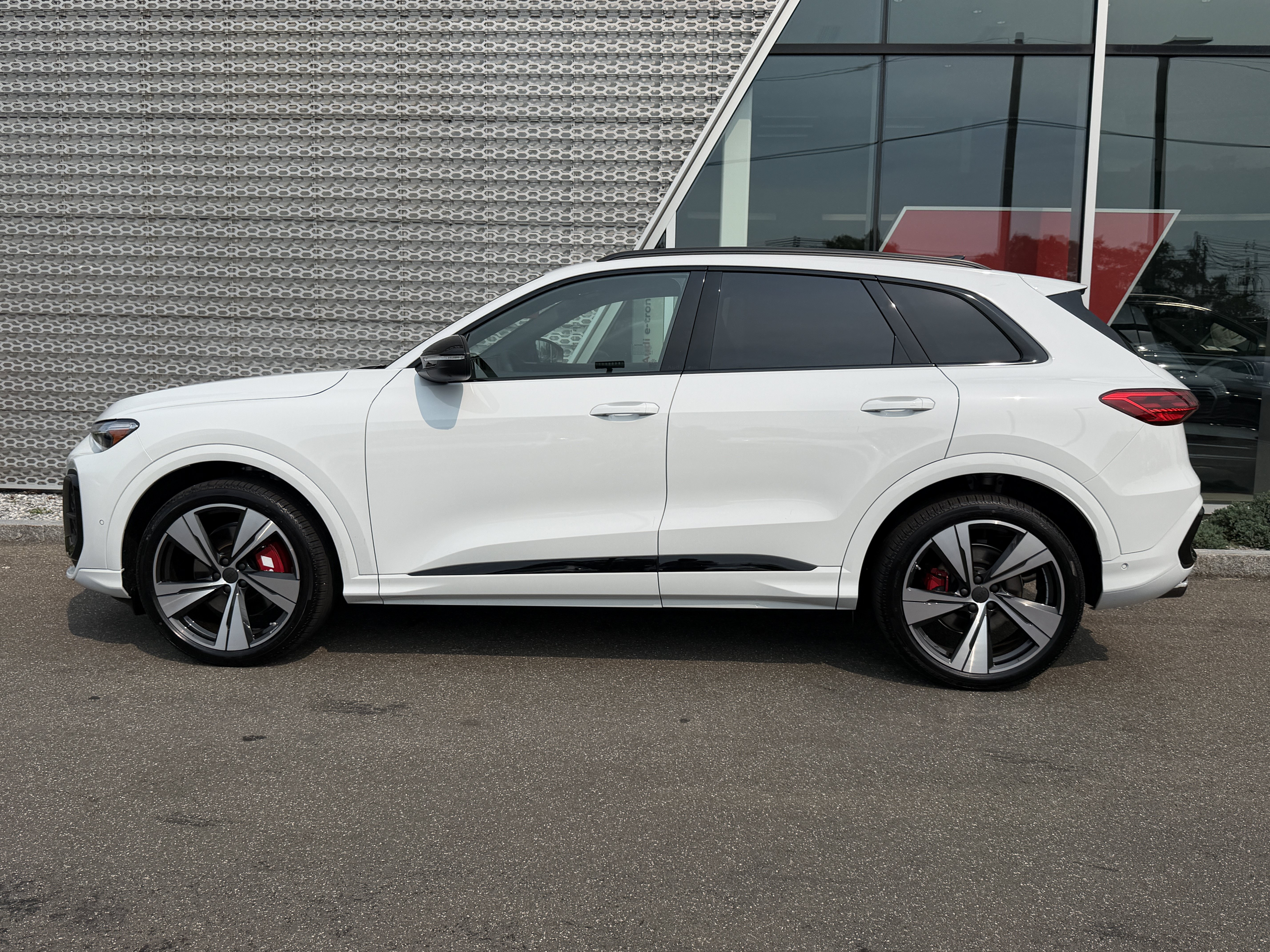 New 2026 Audi SQ5 Premium Plus AWD/4WD image 2