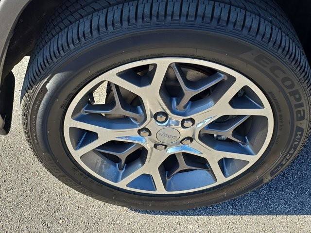 Used 2021 Jeep Grand Cherokee Overland w/ Trailer Tow Group IV image 9