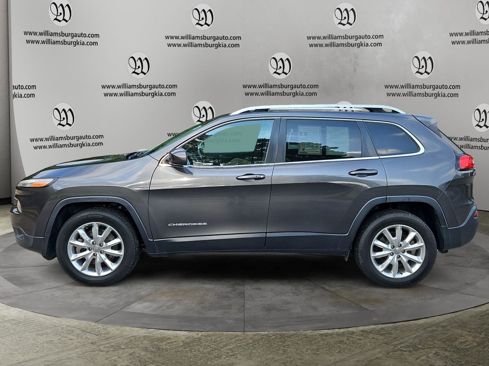 Used 2017 Jeep Cherokee Limited AWD/4WD image 2