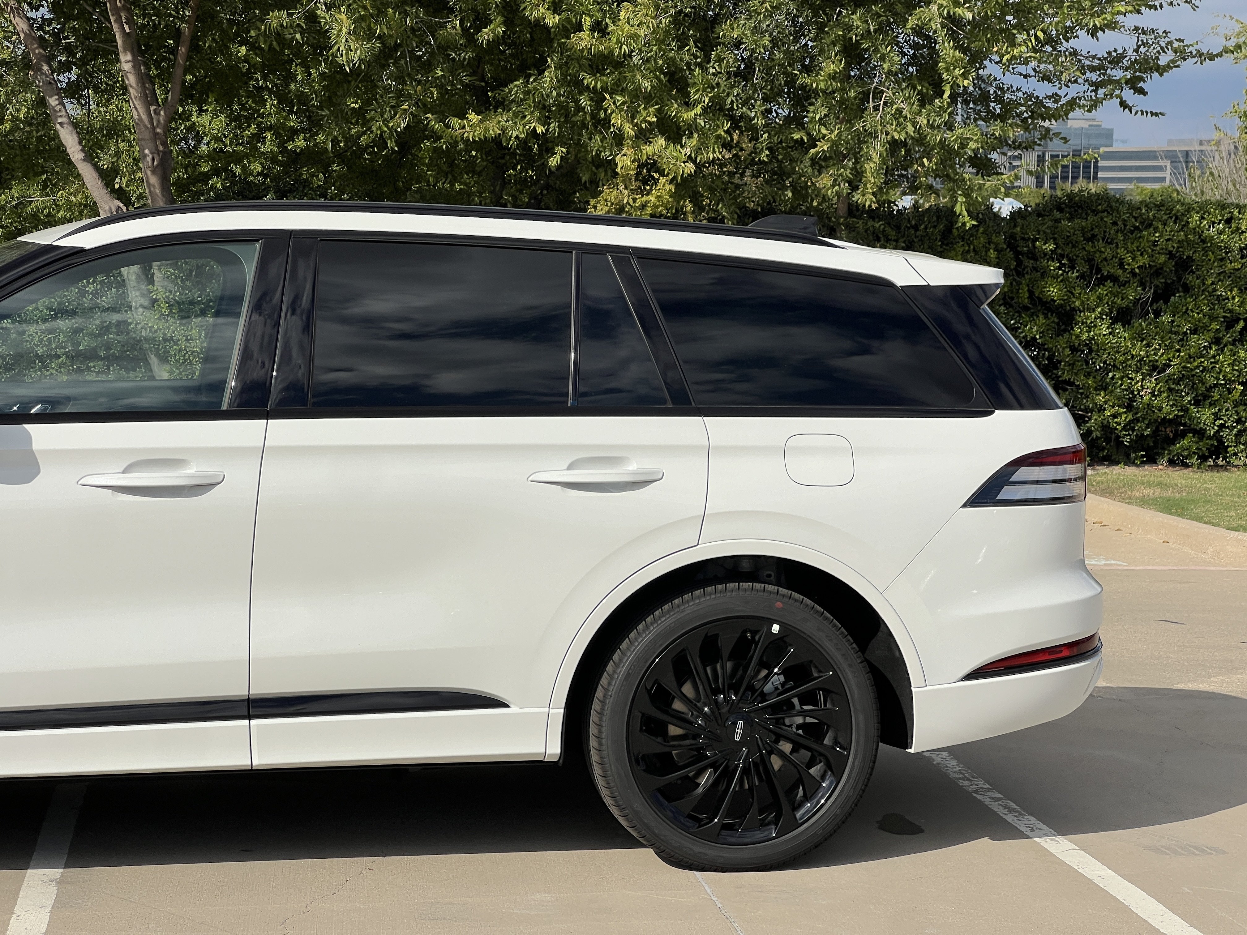 New 2027 Lincoln Aviator Reserve w/ Luxury Package RWD image 6