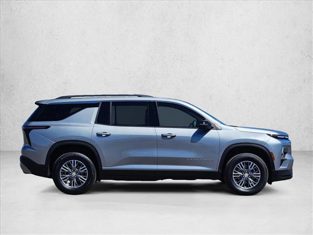 Used 2025 Chevrolet Traverse LT w/ Driver Confidence Package image 4