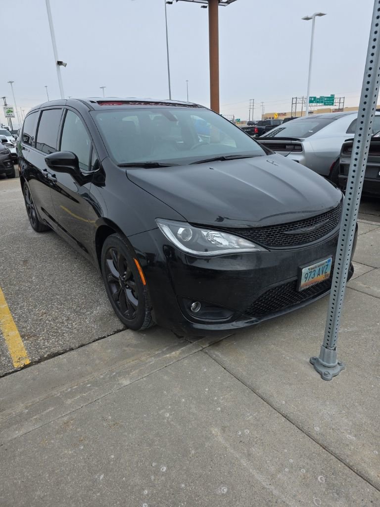 Used 2019 Chrysler Pacifica Touring Plus w/ S Appearance Package image 5