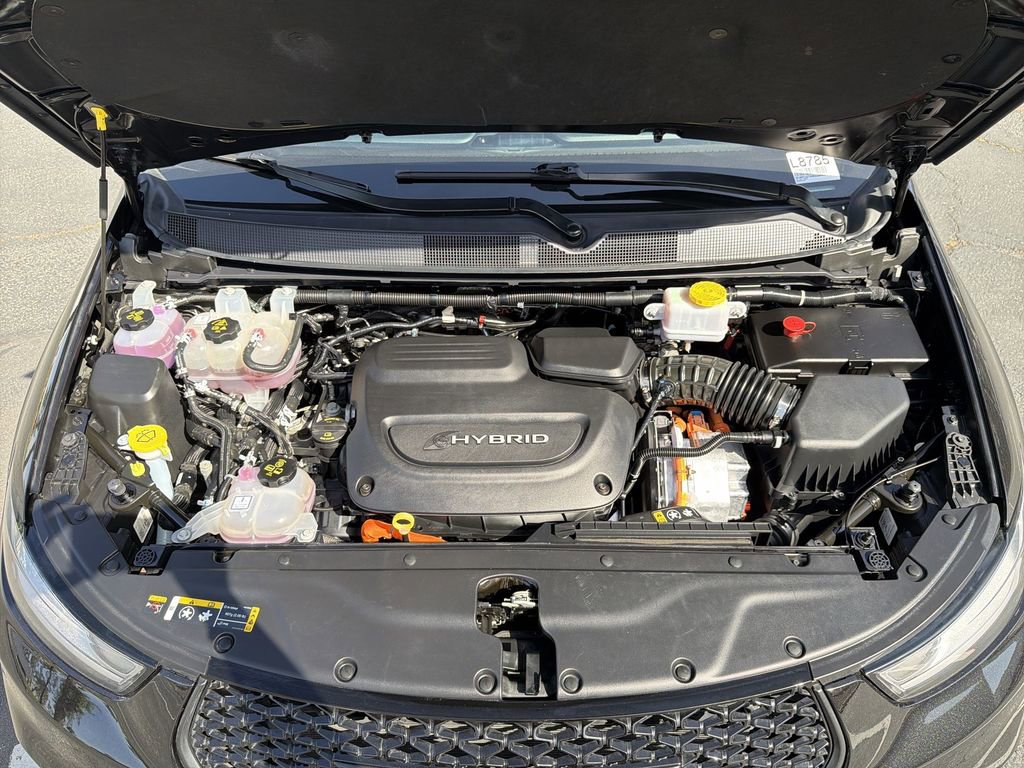 Used 2022 Chrysler Pacifica Limited w/ Uconnect Theater Family Group FWD image 18