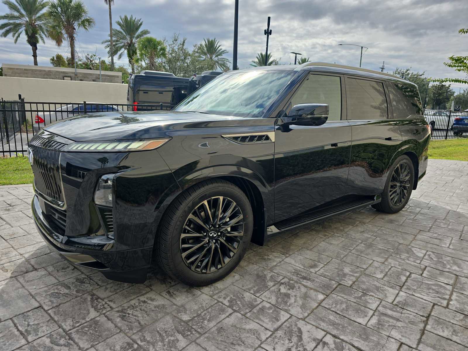 New 2026 INFINITI QX80 Autograph w/ Premium Cargo Package image 9