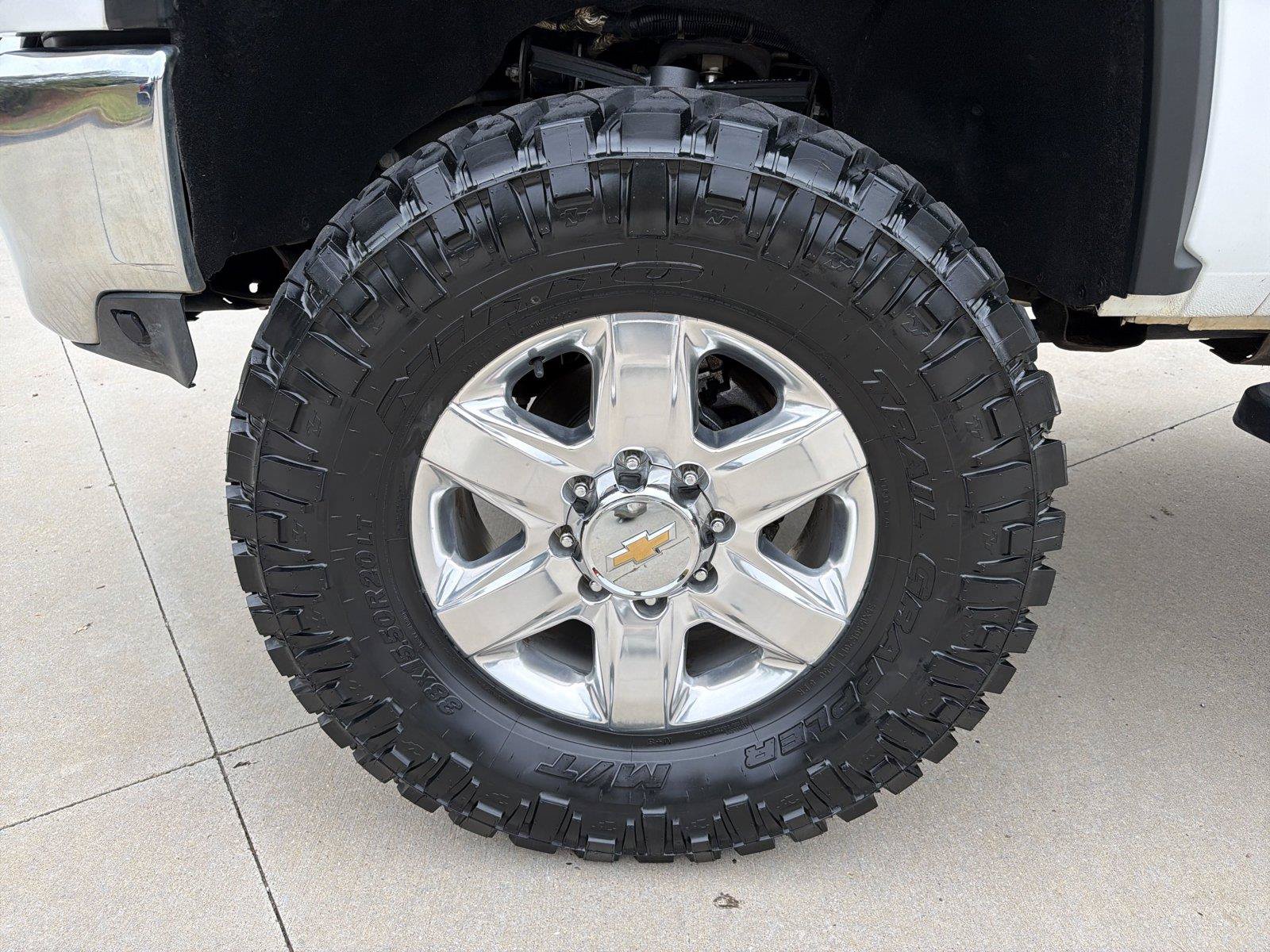 Used 2020 Chevrolet Silverado 2500 LTZ w/ LTZ Premium Package AWD/4WD image 9