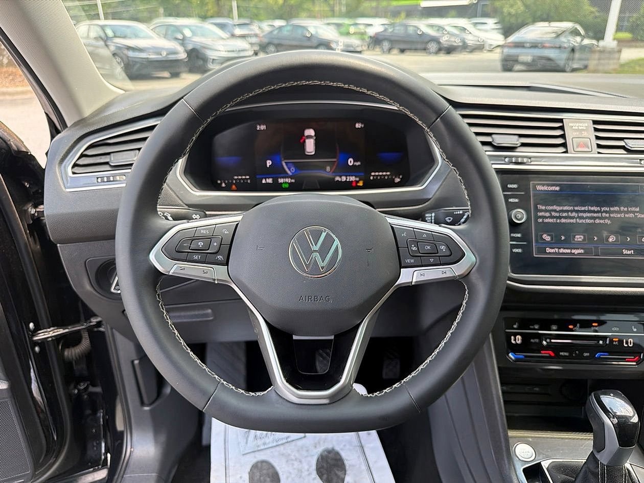 Used 2023 Volkswagen Tiguan SE w/ Panoramic Sunroof Package FWD image 16