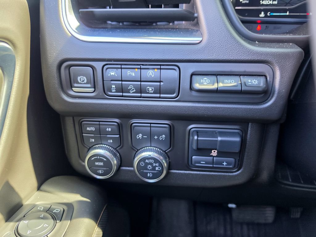 Used 2024 GMC Yukon AT4 w/ AT4 Premium Plus Package AWD/4WD image 30