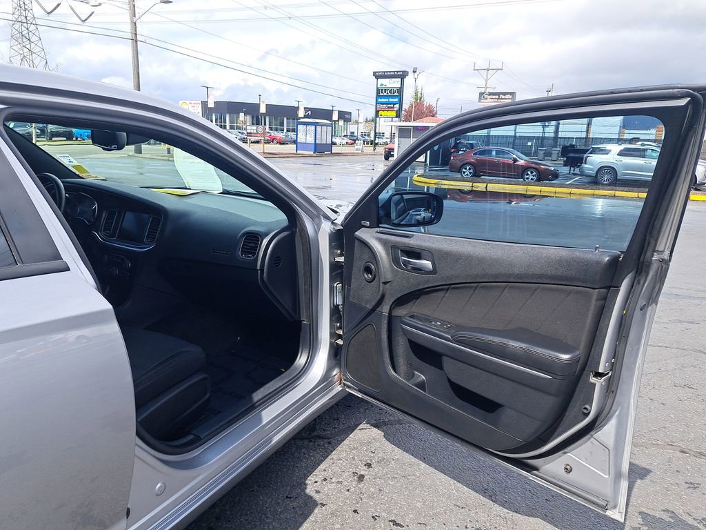 Used 2015 Dodge Charger SXT image 16