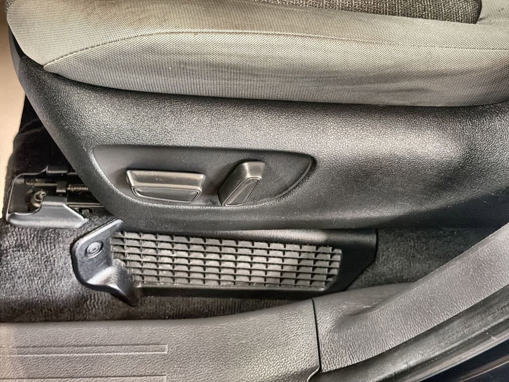 Used 2024 Toyota Sienna LE FWD image 12