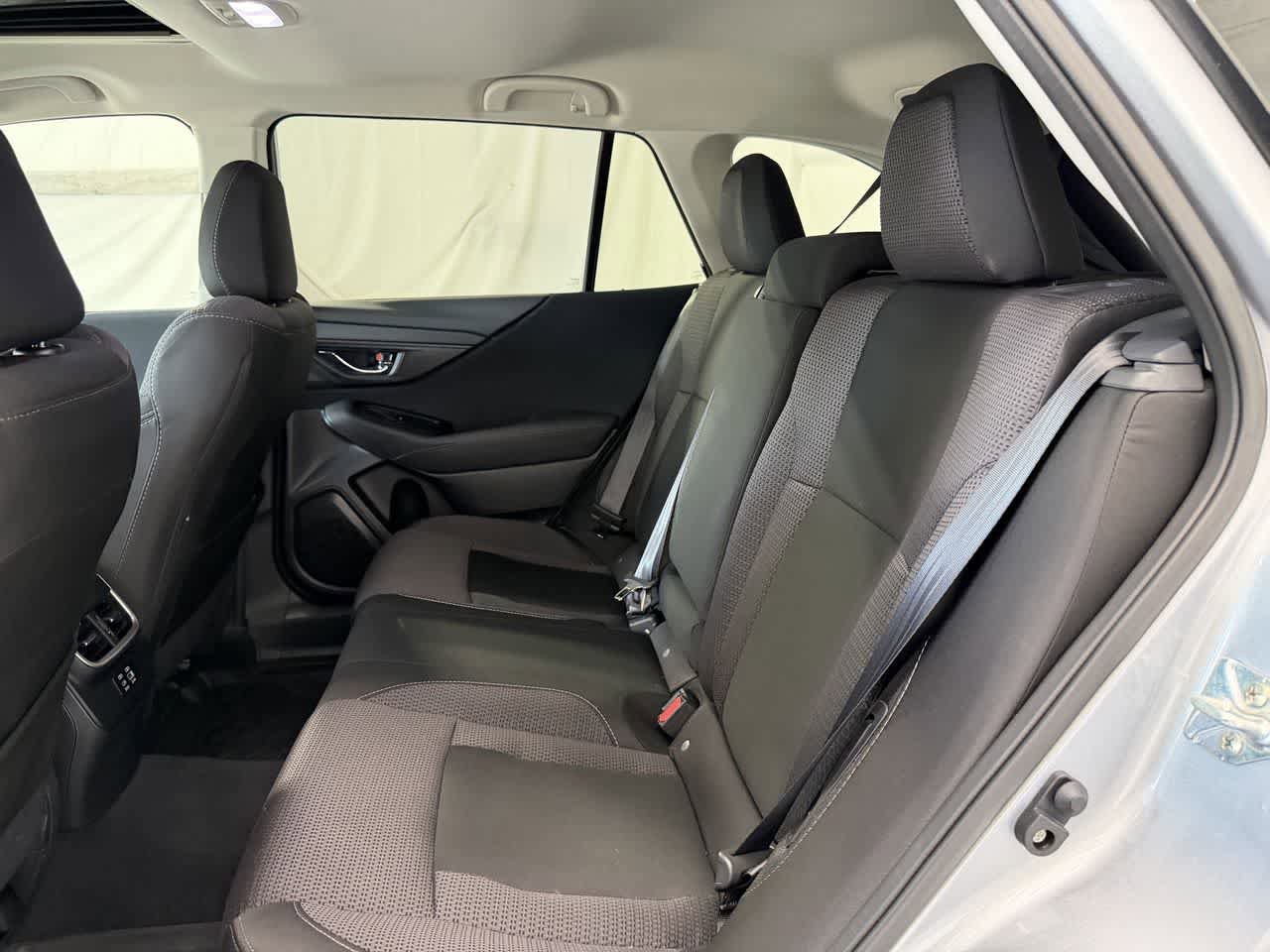 Used 2025 Subaru Outback Premium AWD/4WD image 11
