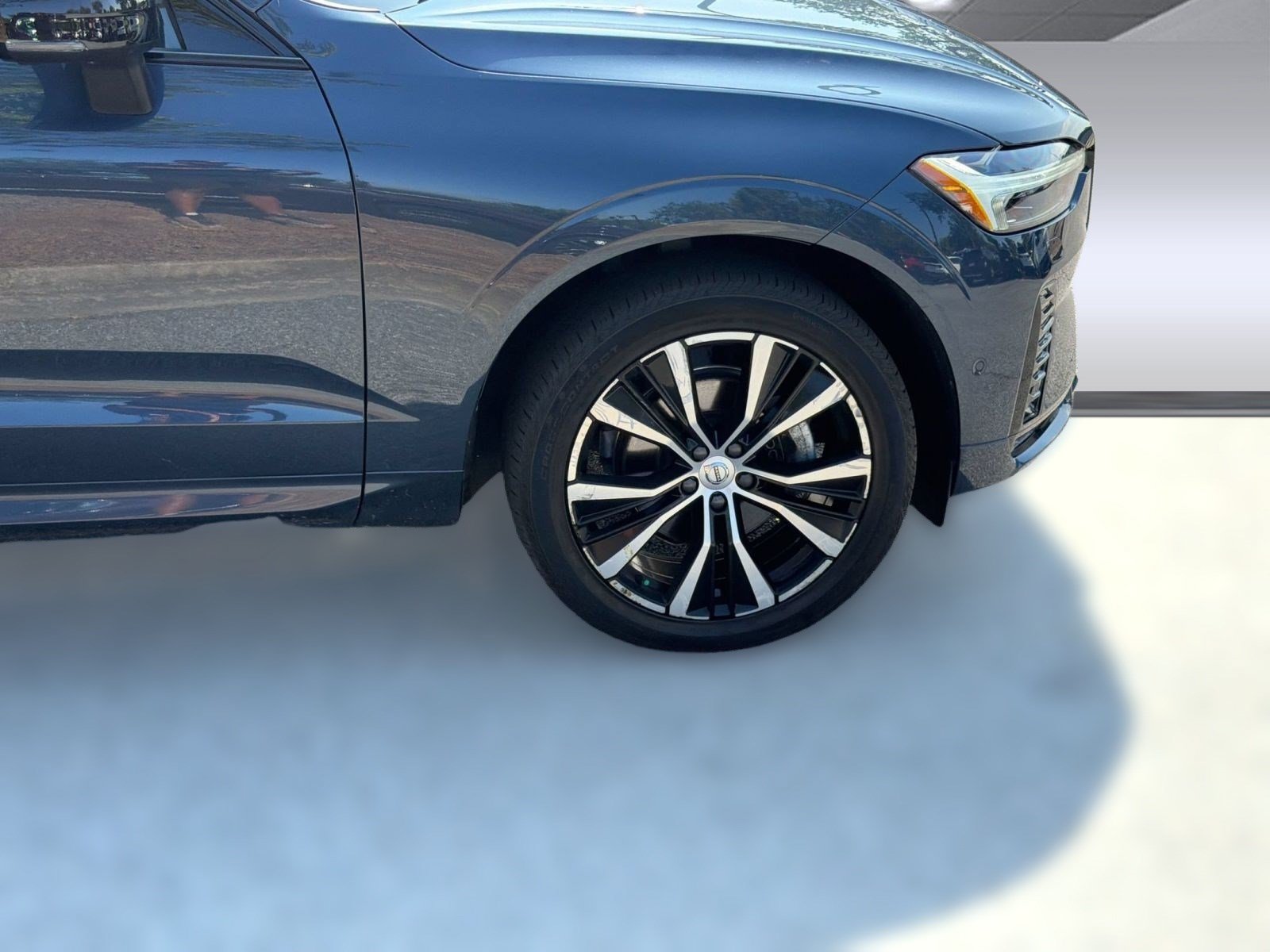 Certified 2024 Volvo XC60 B5 Plus w/ Climate Package AWD/4WD image 12