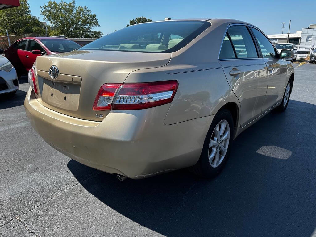 Used 2010 Toyota Camry LE image 6